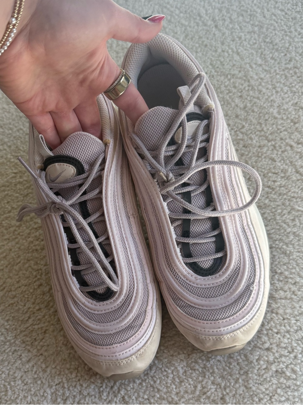 Nike women’s Mauve Wave-Style Sneakers - Picture 3 of 7